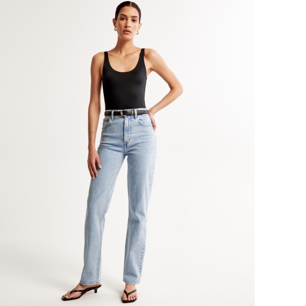 Abercrombie Ultra High Rise 90s Straight Jean NWT